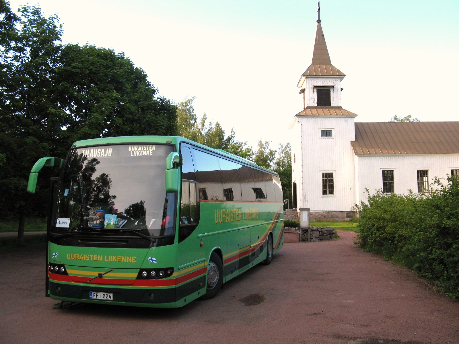 Linja-autot - Uuraisten Liikenne